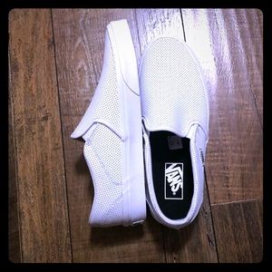 NWT Vans white Asher slip on!